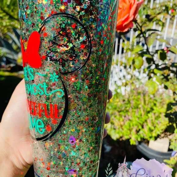 Minnie Mouse snowglobe tumbler, Disney Christmas Tumbler, Disney Snow globe - Picture 4 of 5